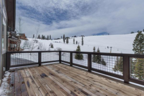 Four Seasons at Tahoe Donner - Gorgeous 4 BR Private Hot Tub- Pool Table- Amenity Access Truckee
